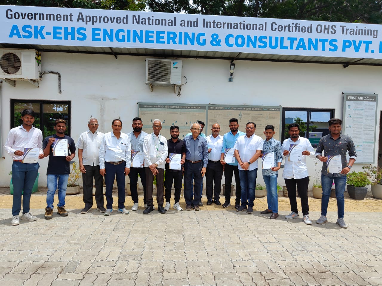 गुजरातच्या सुरत येथे 'ASK Environment, Health & Safety (EHS)' च्या सहकार्याने, MAHSR प्रकल्पामुळे बाधित झालेल्या व्यक्तींसाठी (PAPs) 'उत्पन्न पुनर्प्राप्ती योजने' (IRP) अंतर्गत दोन आठवड्यांच्या 'व्यावसायिक आरोग्य, सुरक्षा आणि पर्यावरण' प्रशिक्षण कार्यक्रमाचे आयोजन.